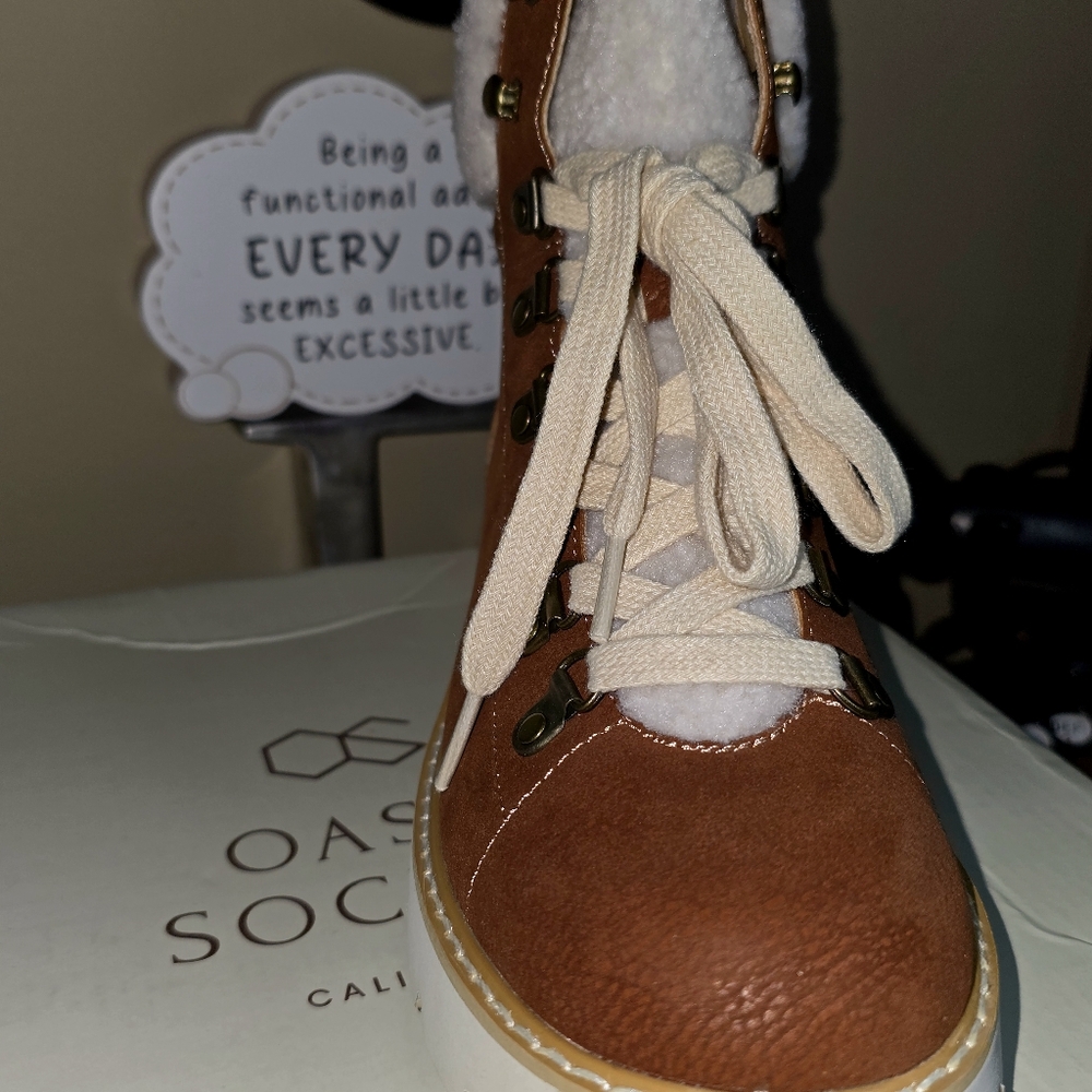 Oasis Society Women's Brown Lace-Up Boots